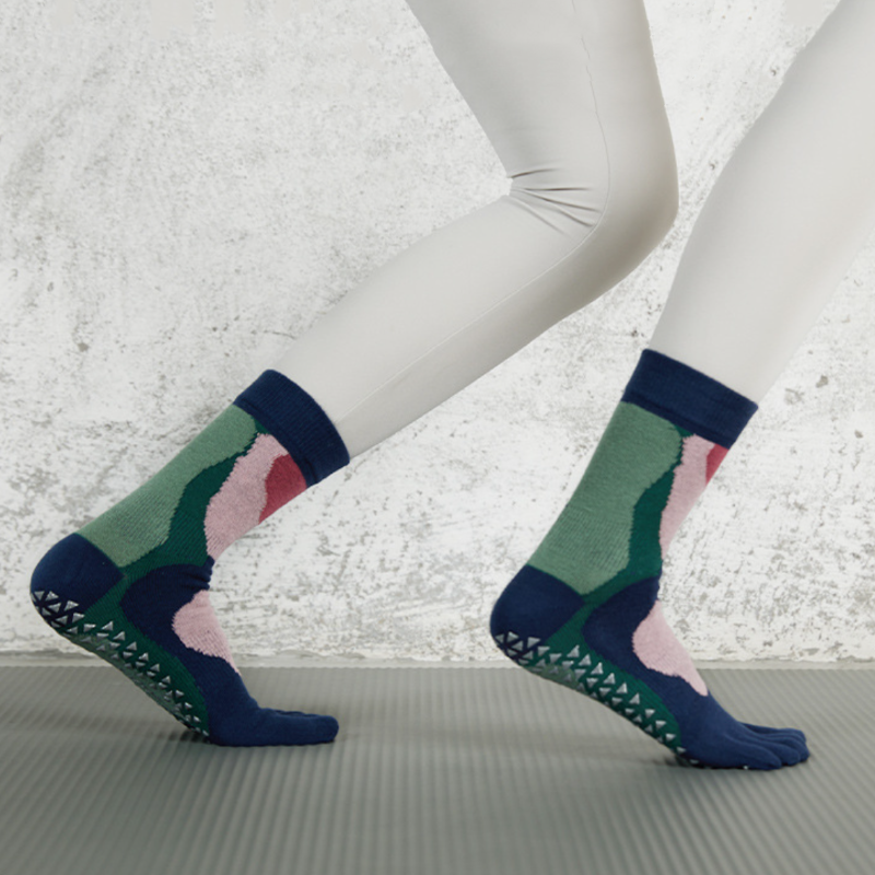 Color Block Medium Grip Socks