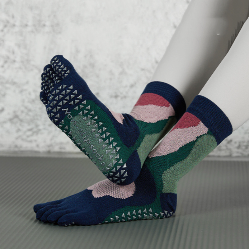 Color Block Medium Grip Socks