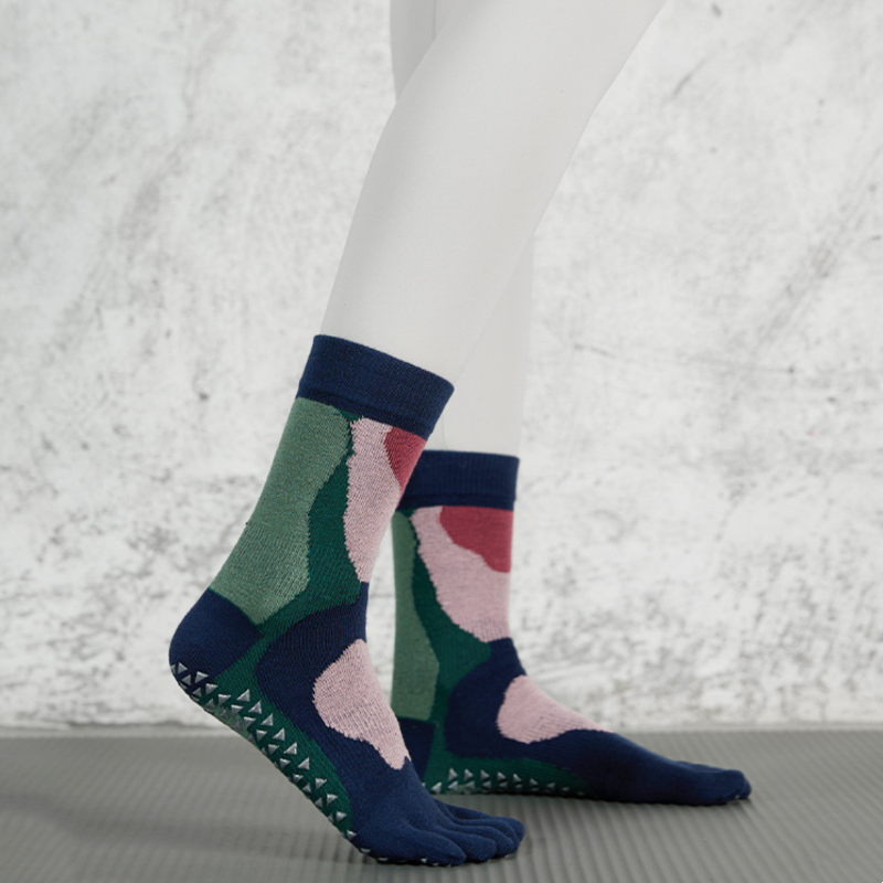 Color Block Medium Grip Socks