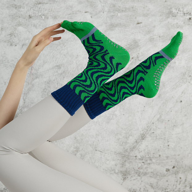 Color Block Medium Grip Socks