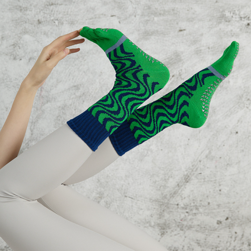 Color Block Medium Grip Socks