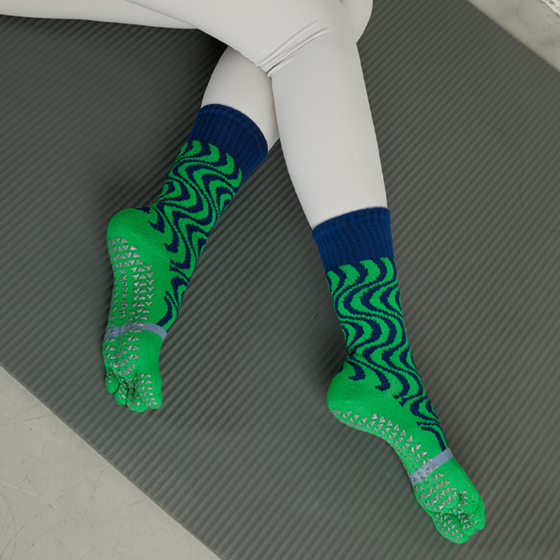 Color Block Medium Grip Socks